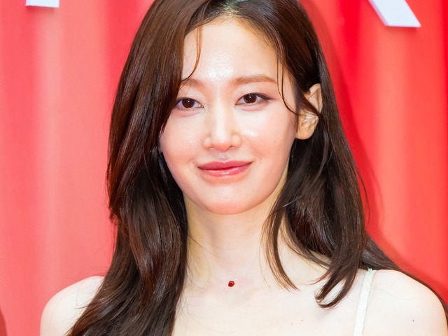 “極限シースルー”であらわになった美肉体　大谷翔平出場試合で始球式を務めた韓国女優のオーラ【PHOTO】