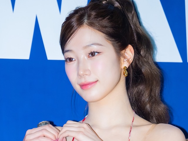 LE SSERAFIM・カズハ、引き締まった“美ウエスト”をチラ見せ!ファンを虜に…「結婚してください」【PHOTO】