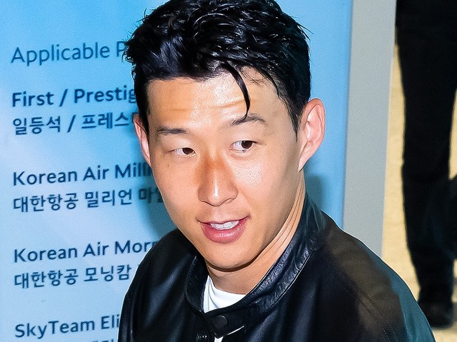 大谷翔平の“2年ぶり白星”見届けたソン・フンミン、始球式で履いたジーンズがハイブランド過ぎて話題。そのお値段は？
