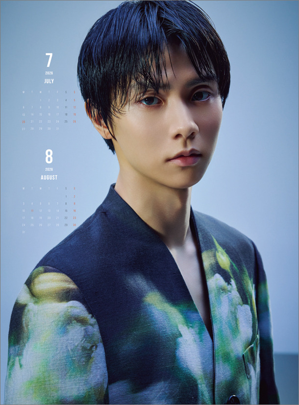 約タテ60cm×ヨコ42cmの大迫力で部屋を彩る大判壁掛けタイプ（7-8月）『2026年版 羽生結弦 カレンダー』