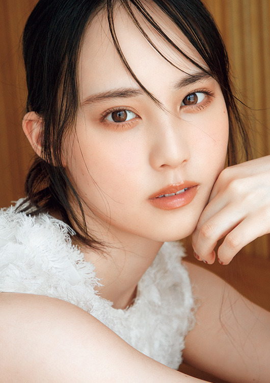 松尾桜『andGIRL』秋号(C)DONUTS