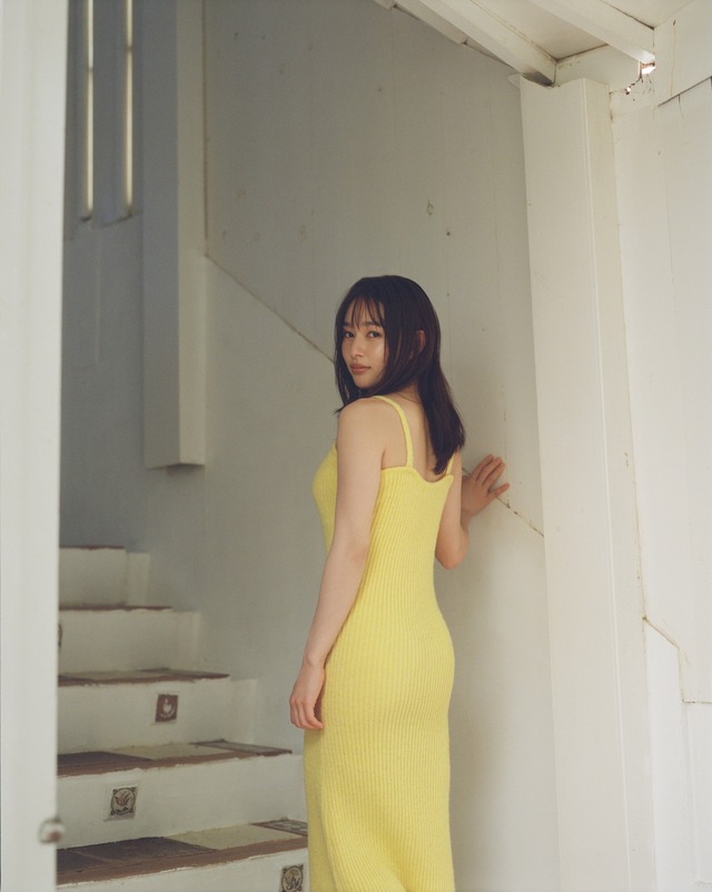 「桜井日奈子2026カレンダーブック」（東京ニュース通信社刊）