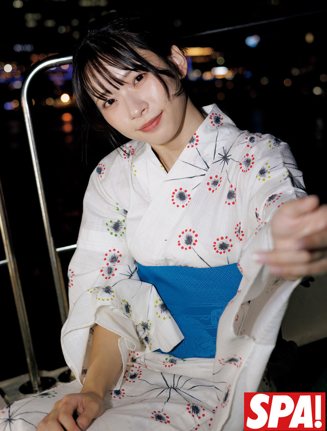 紅羽りお × 鈴木涼美　撮影:青山裕企 ヘアメイク:田中あゆ美 スタイリング:海瀬志津奈(JULLY)