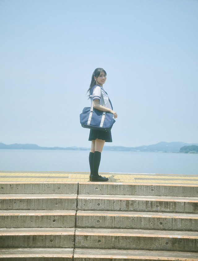 野中ここな『1st写真集（仮）』【撮影／熊木優】（C）KADOKAWA