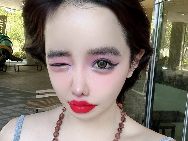 顔イジってない！活動休止から約1カ月、より一層大胆になった2NE1パク・ボムの多面的魅力