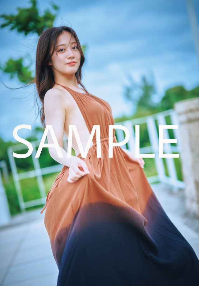 『川上千尋 ファースト写真集 永遠未遂』セブンネット限定(徳間書店)/ 撮影:岡本武志