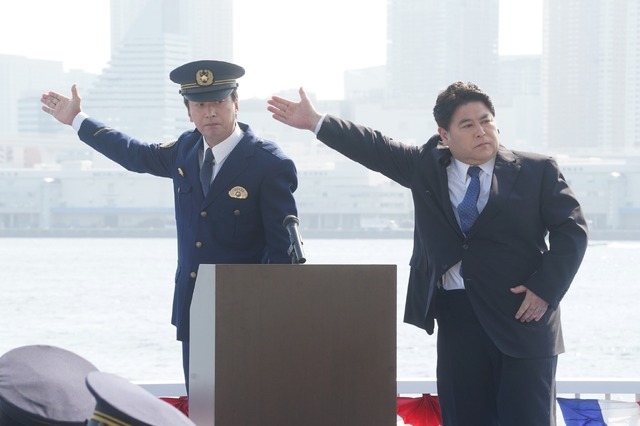 左から）椎名桔平、皆川猿時（C）吉川英梨／講談社 （C）フジテレビ