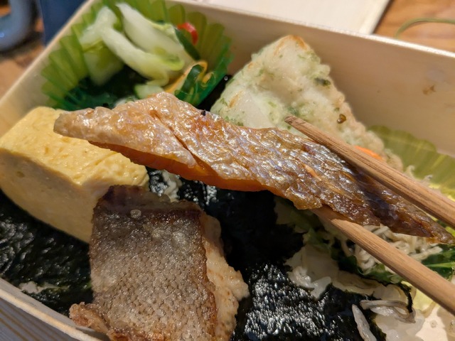 根津松本ののり弁＠撮影　渡邉