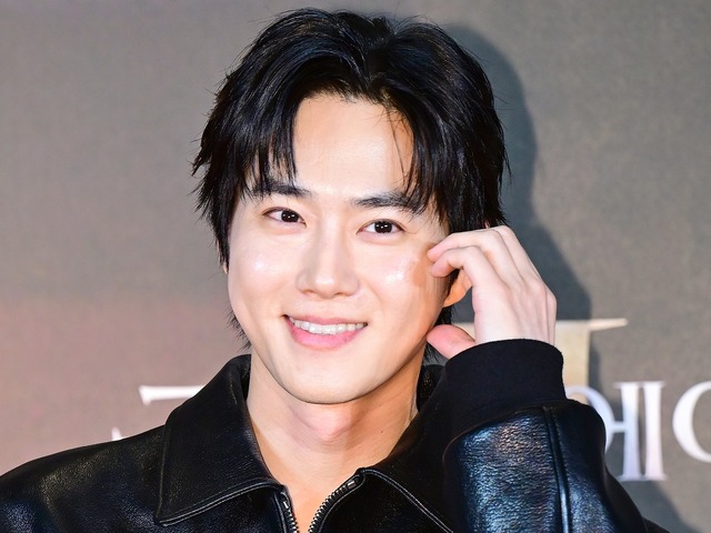 EXO・スホ、新曲『Medicine』MV公開！ミュージカル風演出で“恋の感情”をカラフルに表現