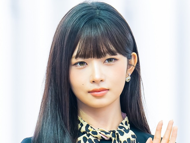 IVE・レイ、“夢の国”を楽しむ姿が可愛すぎる!リズとの密着ショットにファン歓喜「カップルズ尊い」【PHOTO】