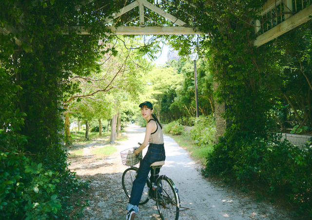 『井桁弘恵写真展 つかのま』Photographed by 遠藤優貴at DAIMARU FUKUOKA TENJIN