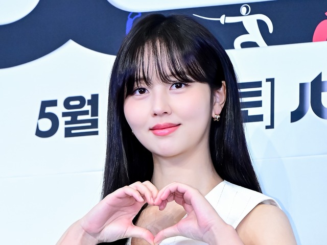 『太陽を抱く月』名子役キム・ソヒョン（26）、肩出しワンピ姿で洗練された美しさ披露【PHOTO】