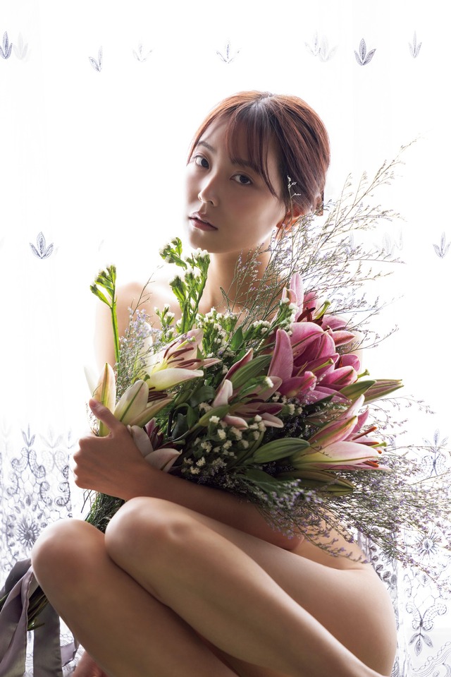 白間美瑠4th写真集『MERCI』（C）秋田書店