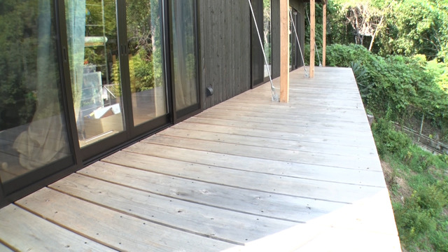 1階の建築事務所の外、幅が２メートルもあるデッキ@MBS_fan