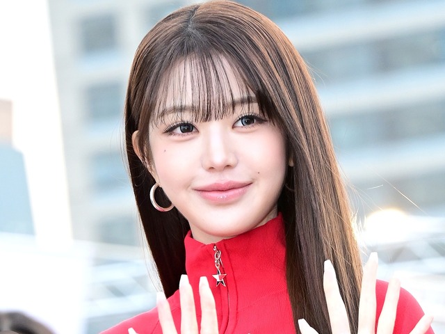 「脚なっが！」IVE・ウォニョン、“ミニスカ美脚”に視線集中…スポーティルックでイベントに登場【独自写真】