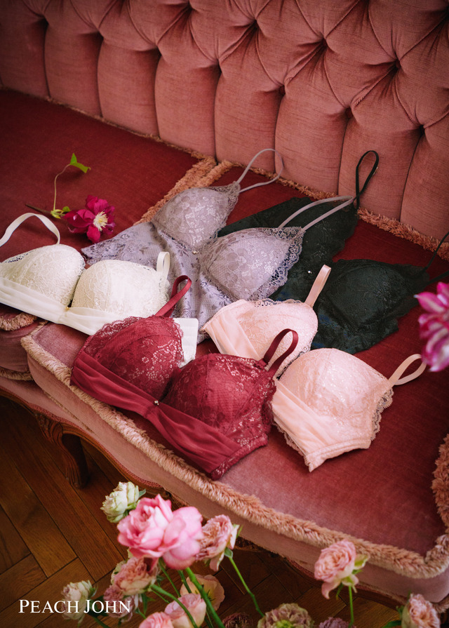 ナイスバディブラミスティブーケ／カラー：レッド・ブラック・モーヴ・オフホワイト・アッシュピンク（全５色）