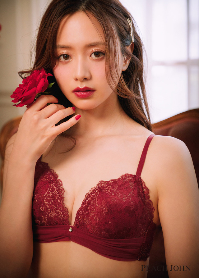 「PEACH JOHN」冬シーズンのビジュアルに登場した森香澄