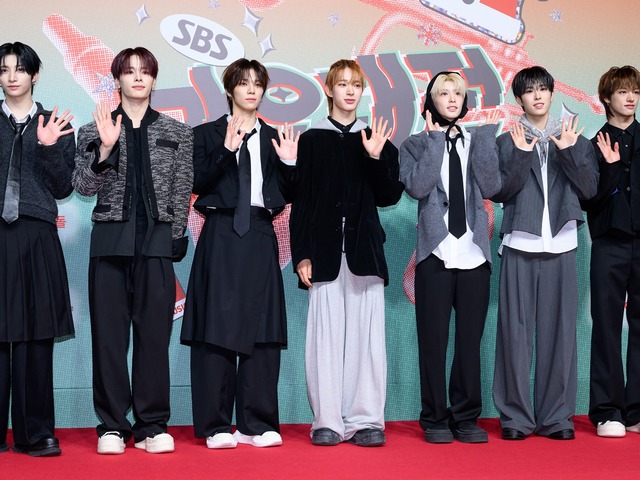 NEXZ、TWICE・Stray Kids・NiziUら“JYPファミリー”との豪華オフSHOT公開！「美男美女だらけ」【PHOTO】