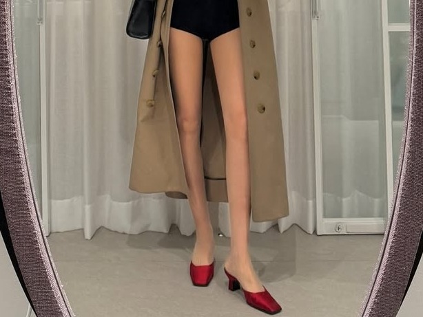 「体の半分以上が脚」元Jリーガーとも交際の韓国長身アイドル、ミニパンツから伸びる脚線美が異次元【PHOTO】