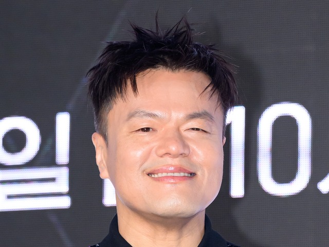 “TWICEの生みの親”が習近平主席と対面！韓国大統領を挟んだ豪華SHOTに驚愕