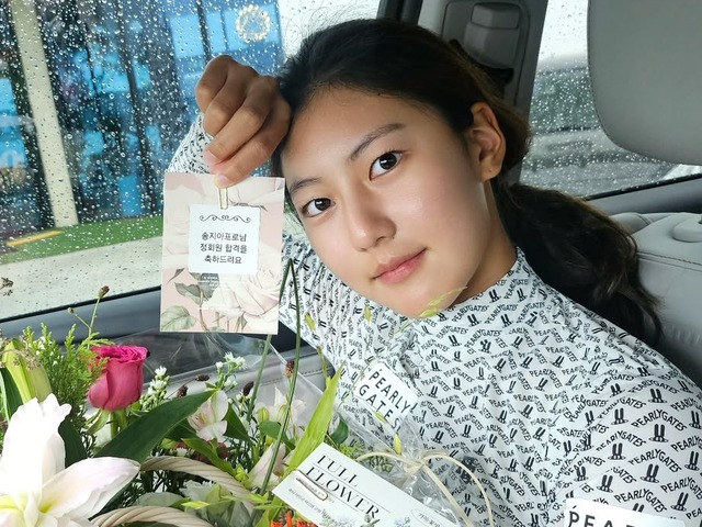 本当に18歳？女優の母を持つ韓国美人ゴルファー、大御所スポーツスターとの親密2SHOTが公開【PHOTO】