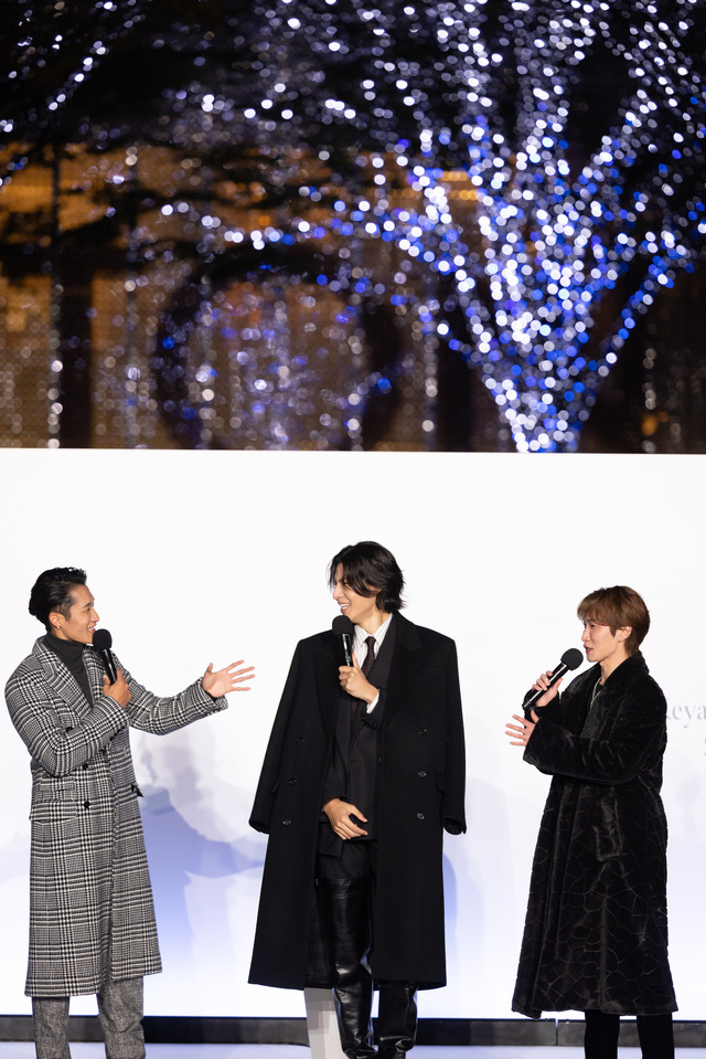 左から）Snow Man・岩本 照、ラウール、渡辺翔太