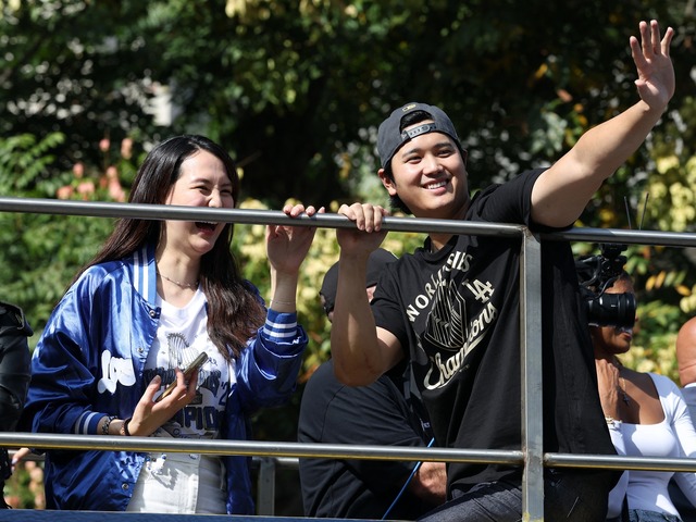 「ドジャースの冬はまだ熱い」大谷翔平は“3連覇”宣言！熱狂の世界一パレードに韓国紙も反応