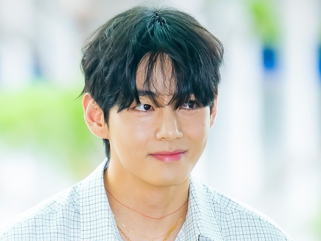 BTS・V、日本スキンケアブランド「Yunth」の新アンバサダーに就任！“V効果”で株価急騰