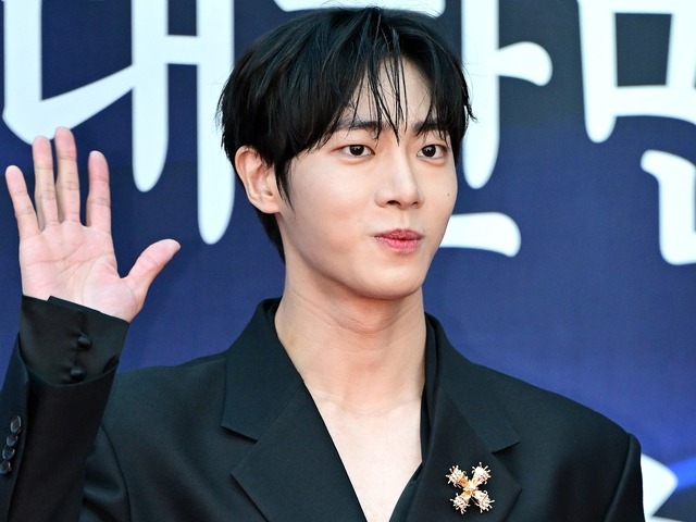 「心の準備が…」イケメン俳優チュ・ヨンウ、筋肉バキバキの“上半身SHOT”にファン騒然【PHOTO】