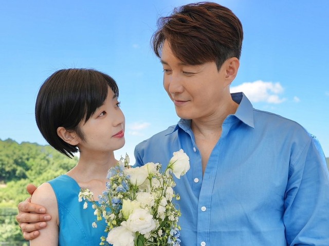 BTS・JUNG KOOKそっくりと話題になった“18歳年下の日本人妻”と共演…生後10カ月の息子が広告デビュー