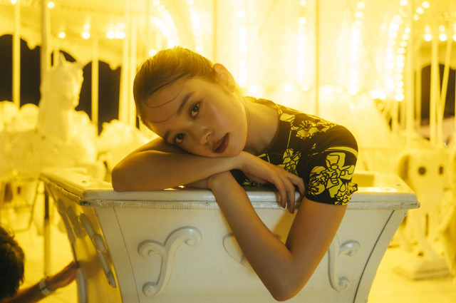 「髙石あかりファースト写真集 幻灯」（東京ニュース通信社刊） 撮影／横山マサト