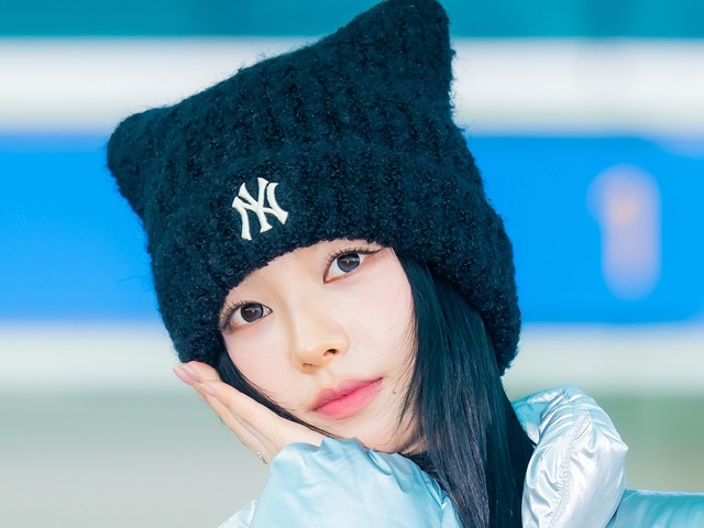 aespa・カリナ、“猫耳”姿にファンメロメロ！キュートな冬ルックで日本へ出国【PHOTO】