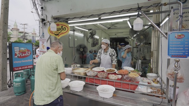 カオトム・プラ・キンポー©西尾康晴/Nishio Travel