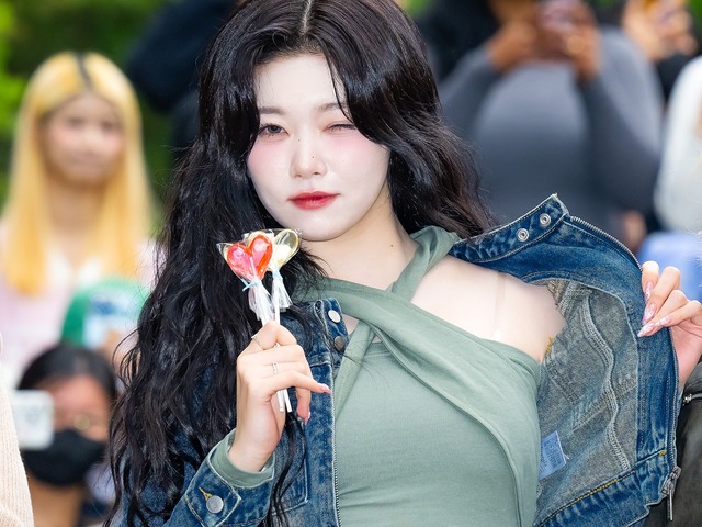 儚げな魅力にドキドキ…Billlieの日本人メンバー・ツキ、ファン悶絶の真夜中プライベートSHOT【PHOTO】