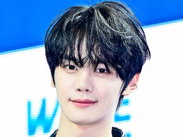 ZB1・ギュビン、色気漂う“濡れ髪ショット”が反則級…チラ見え鎖骨に視線釘付け「息止まった」【PHOTO】