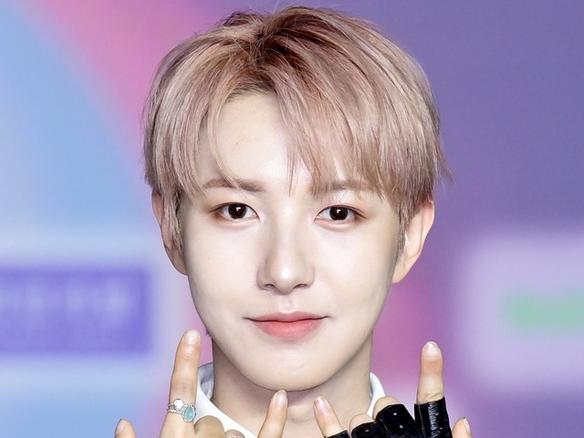 NCT・ロンジュン、愛らしさ全開の“ニット帽”姿にファン悶絶「ふわもち」「天使が舞い降りた」【PHOTO】