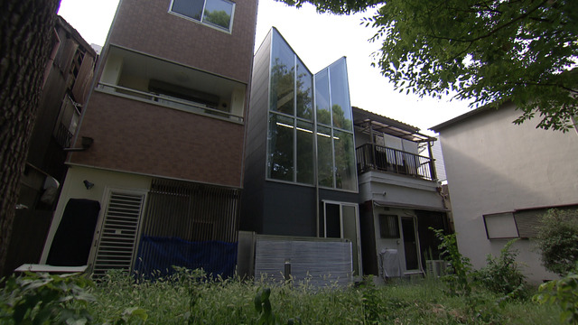 勝手に片付く仕組みを備えたＶ字型ハウス©MBS