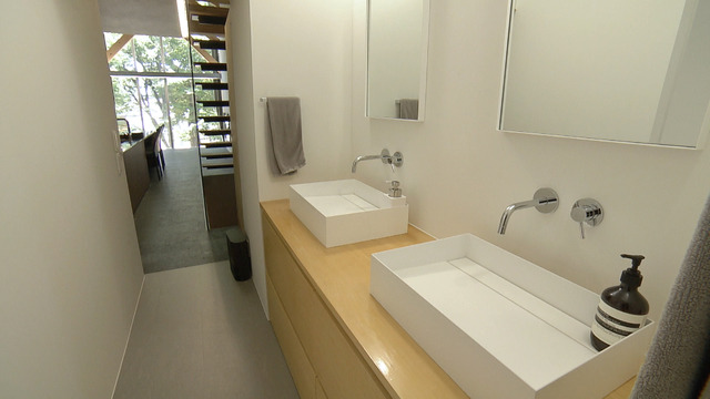 出しっぱなしがなくなる仕組みがある洗面所©MBS