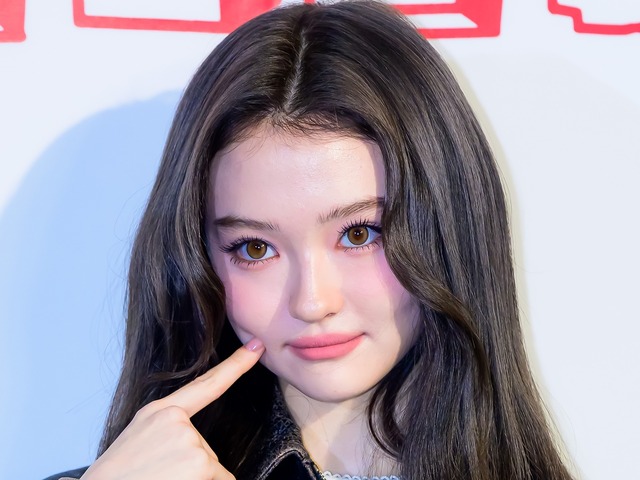 MEOVV・エラ、“子猫オーラ”全開！可憐なガーリースタイルでイベントに登場【PHOTO】