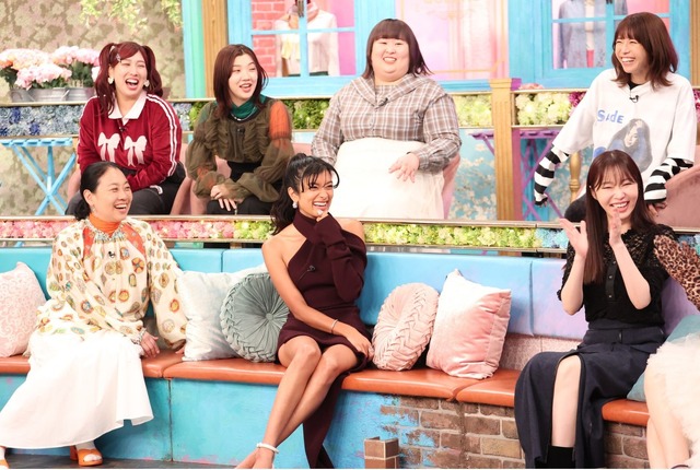 中央下）連続企画の第二弾として登場したローラ『トークィーンズ』（C）フジテレビ