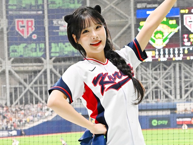 東京ドームで美太もも全開！韓国チアの純白ショーパン衣装に日韓野球ファンもメロメロ「あなたが一番美しい」【PHOTO】
