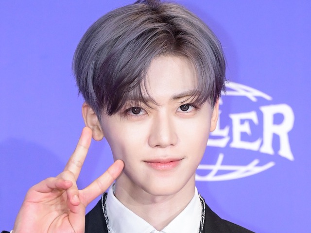 「顔と身体のギャップが…」NCT・ジェミン、タンクトップからのぞくムキムキ筋肉に視線集中【PHOTO】