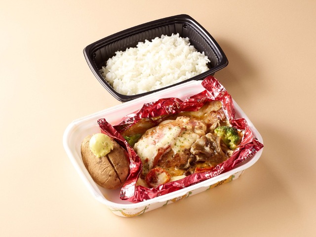 燻製ベーコンと舞茸の包み焼きハンバーグ弁当～トマトと5種チーズのソース～※ライス付き（税込1,393円）