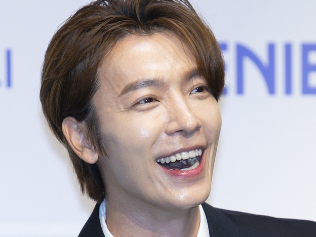 SUPER JUNIOR・ドンヘ、“素肌ジャケット”姿であふれる色気！「24時間365日イケメン」【PHOTO】