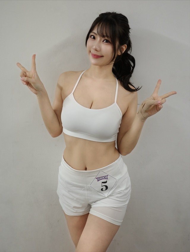 鈴木ふみ奈（写真は鈴木ふみ奈の公式インスタグラムから）※所属事務所に掲載許諾をもらってます