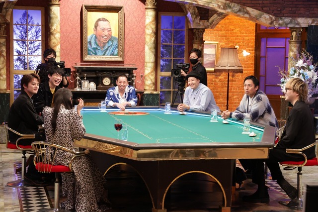 左から）近藤千尋、中山優馬、川島明、大悟、長田庄平、徳井義実、石田健『酒のツマミになる話』©フジテレビ