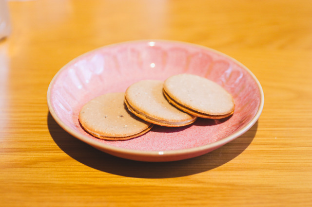 THE DROS「サンドクッキー（マスカルポーネ＆ヘーゼルナッツ）」【撮影／平木昌宏】