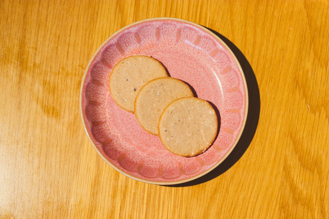 THE DROS「サンドクッキー（マスカルポーネ＆ヘーゼルナッツ）」【撮影／平木昌宏】