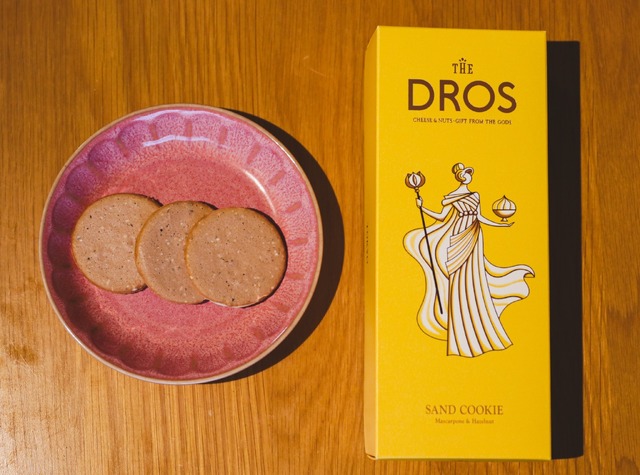 THE DROS「サンドクッキー（マスカルポーネ＆ヘーゼルナッツ）」【撮影／平木昌宏】