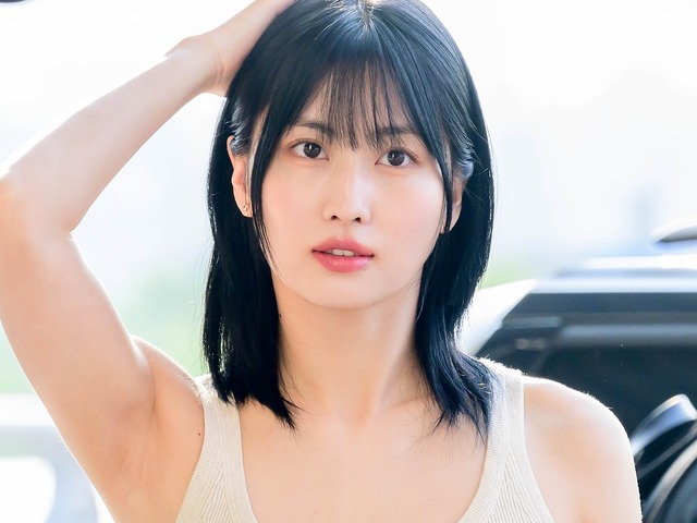 TWICE・モモ、目線だけで空気を変えるカリスマ…新ビジュ公開にファン「ハンサムだ…」【PHOTO】